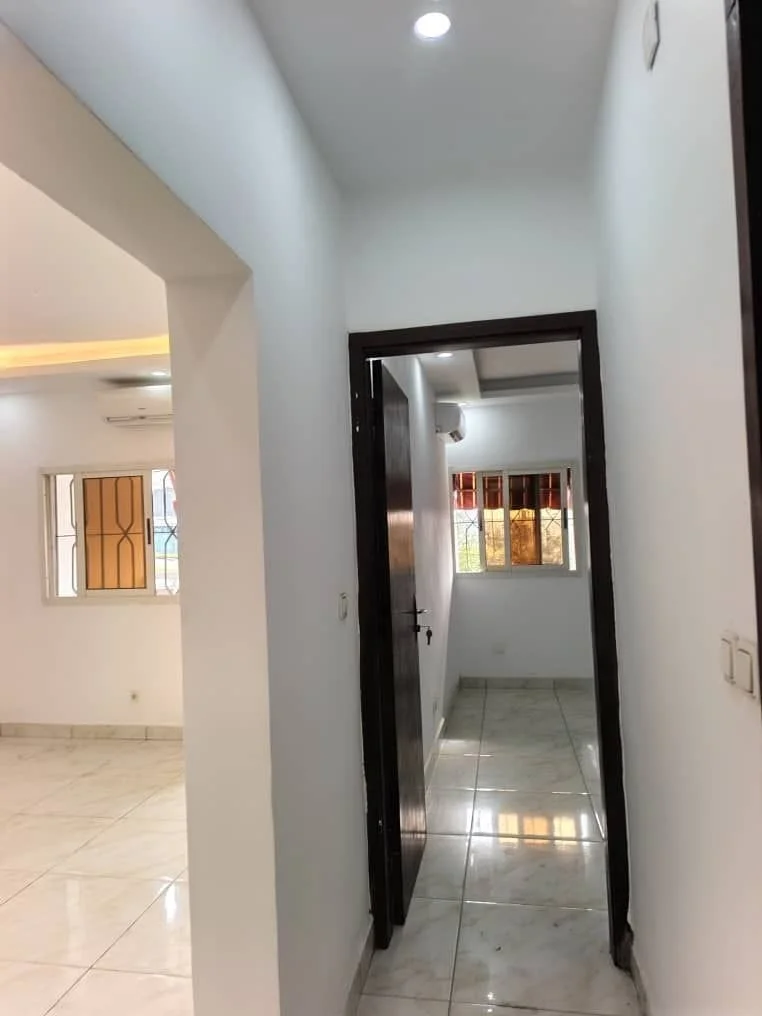 Appartements 3 pièces neufs climatisés - 250 000 FCFA/mois