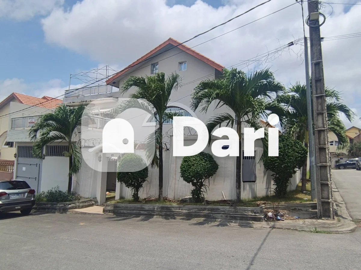 Villa 7 pièces duplex à Angré 8e tranche