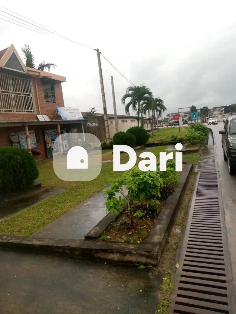 Villa duplex 10 pièces à Cocody Angré 8e tranche