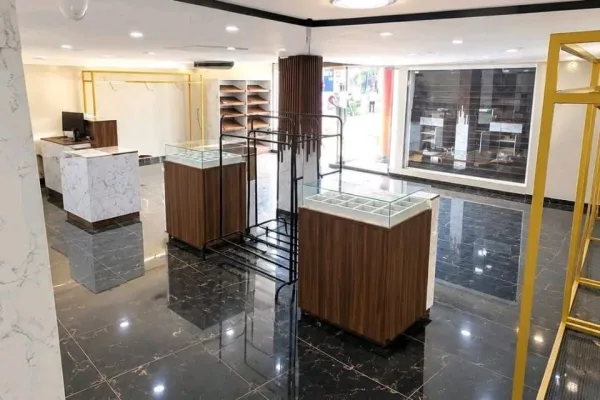 Grand magasin à louer à Angré CGK