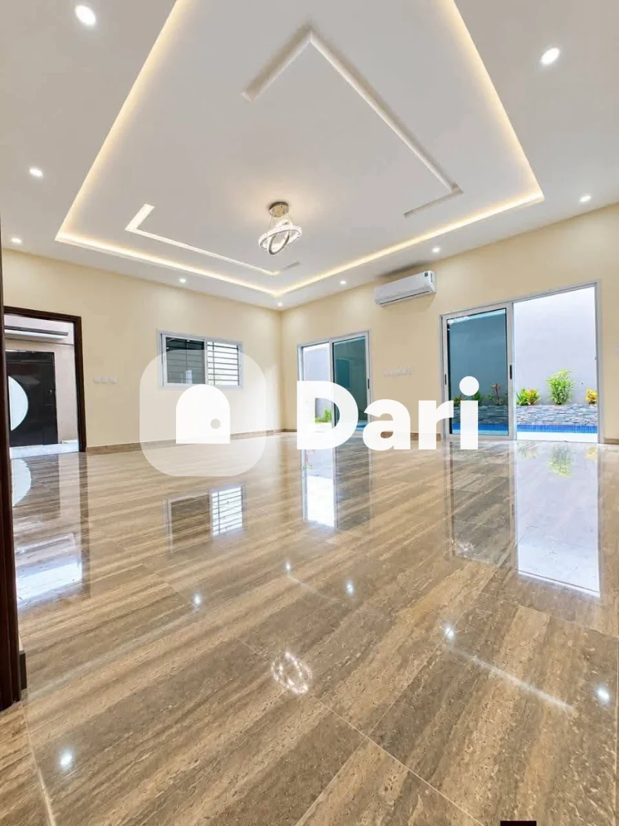 Villa duplex 8 pièces avec piscine à Angré 8e tranche