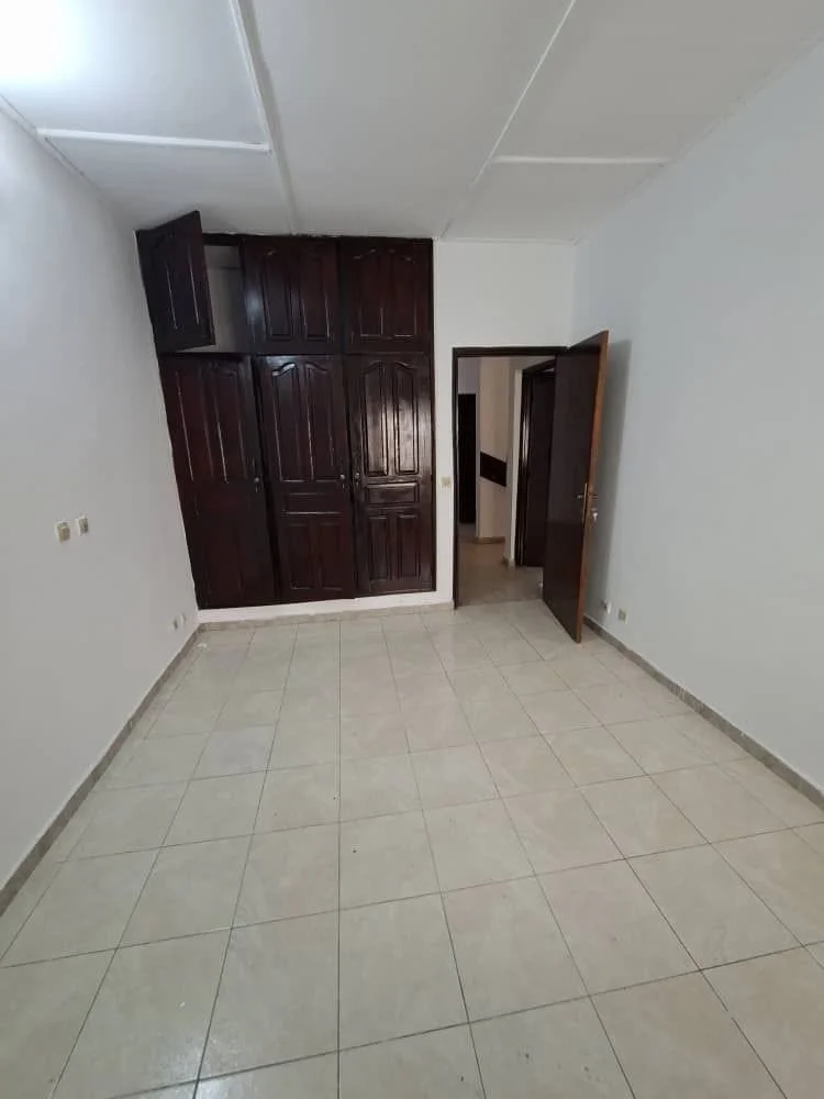 Villa duplex 7 pièces à Cocody Angré Cité Arafat