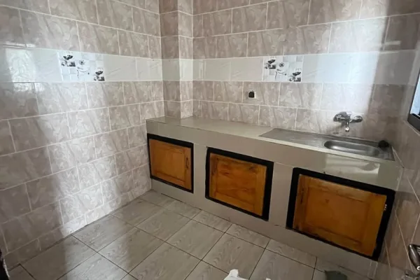 Studio meublé avec balcon à Feh Kessé