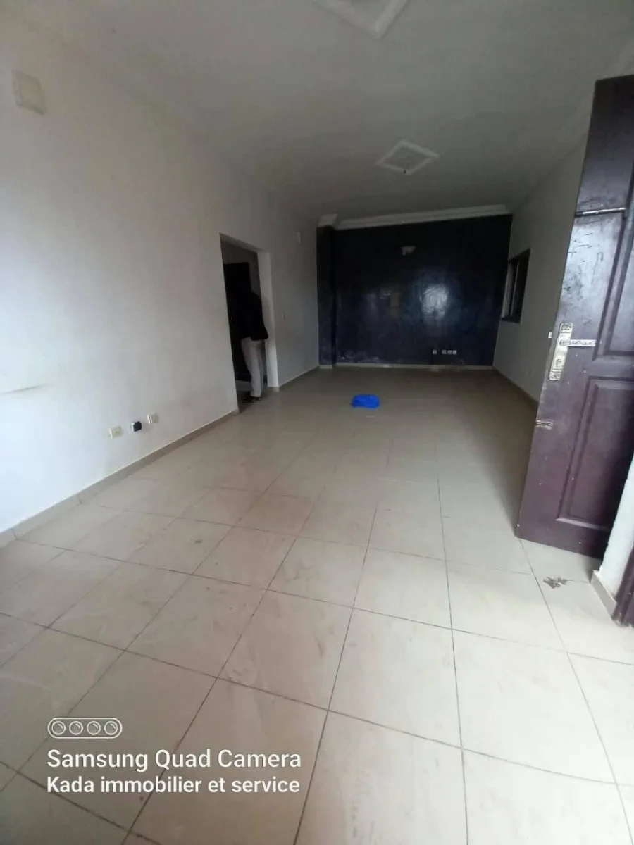 Appartement 3 pièces à Faya cité Sir