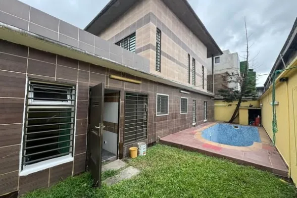 Villa duplex 5 pièces avec piscine à Riviera 3