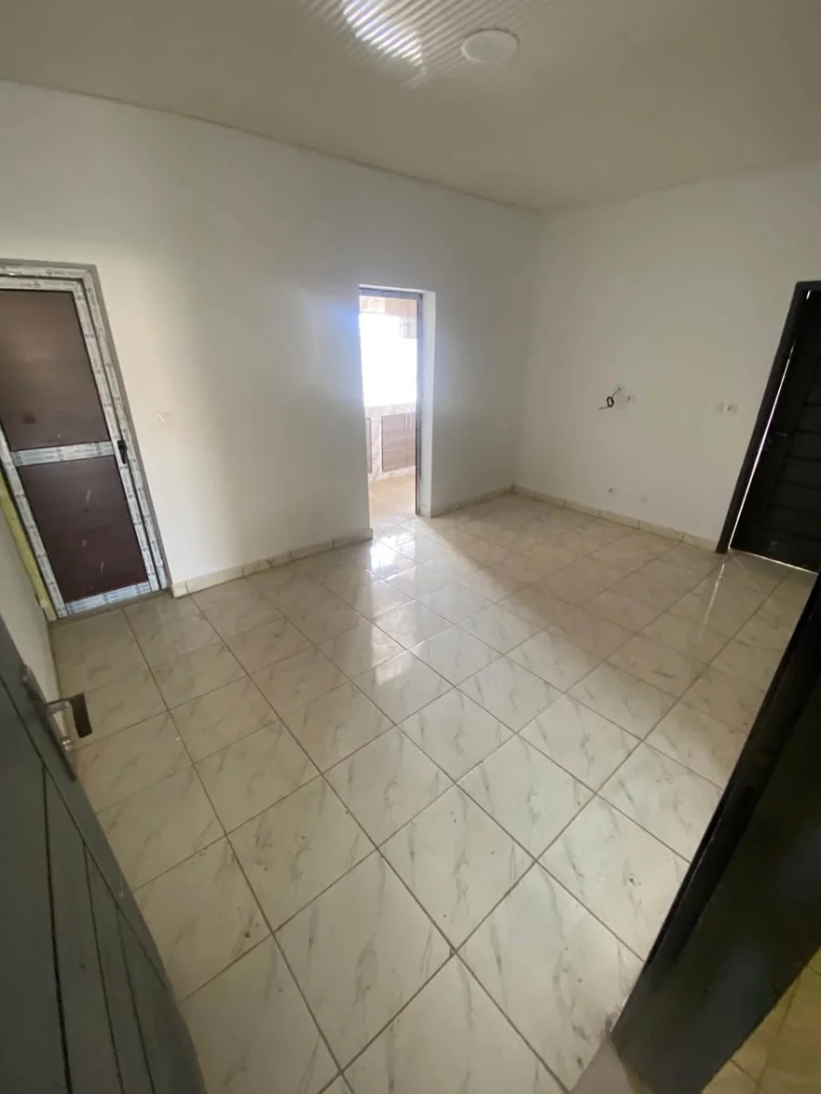 Appartement 2 pièces à Bingerville Rond Point Gbagba