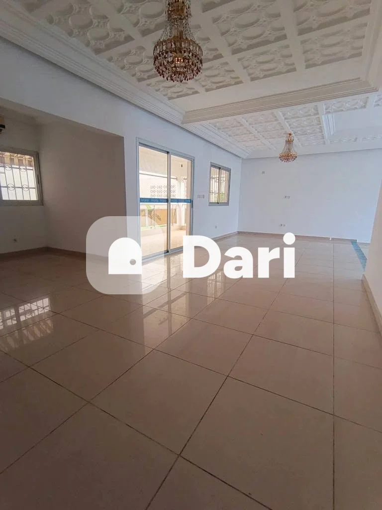 Duplex 5 pièces avec jardin et garage à Angré 8e tranche