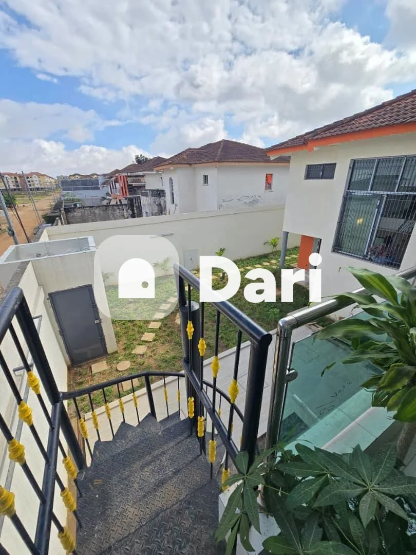 Villa duplex 7 pièces haut standing à Riviera Faya