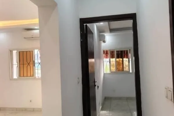 Appartement 3 pièces 250k à Cocody Riviera Triangle