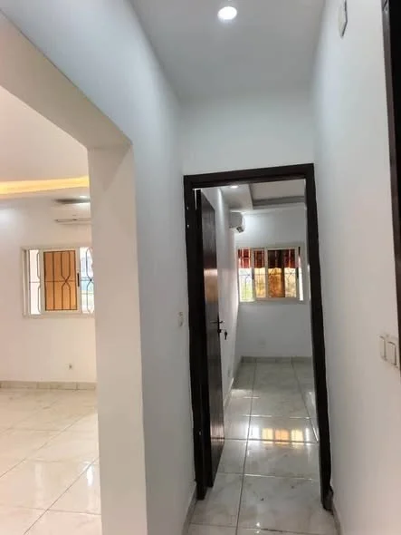 Appartement 3 pièces 250k à Cocody Riviera Triangle