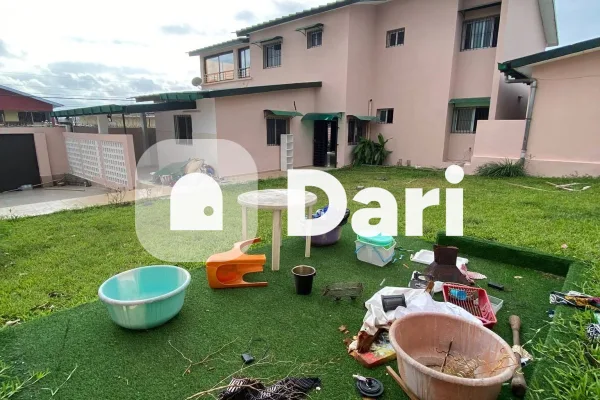 Villa duplex 8 pièces avec dépendances à Cité du Bonheur