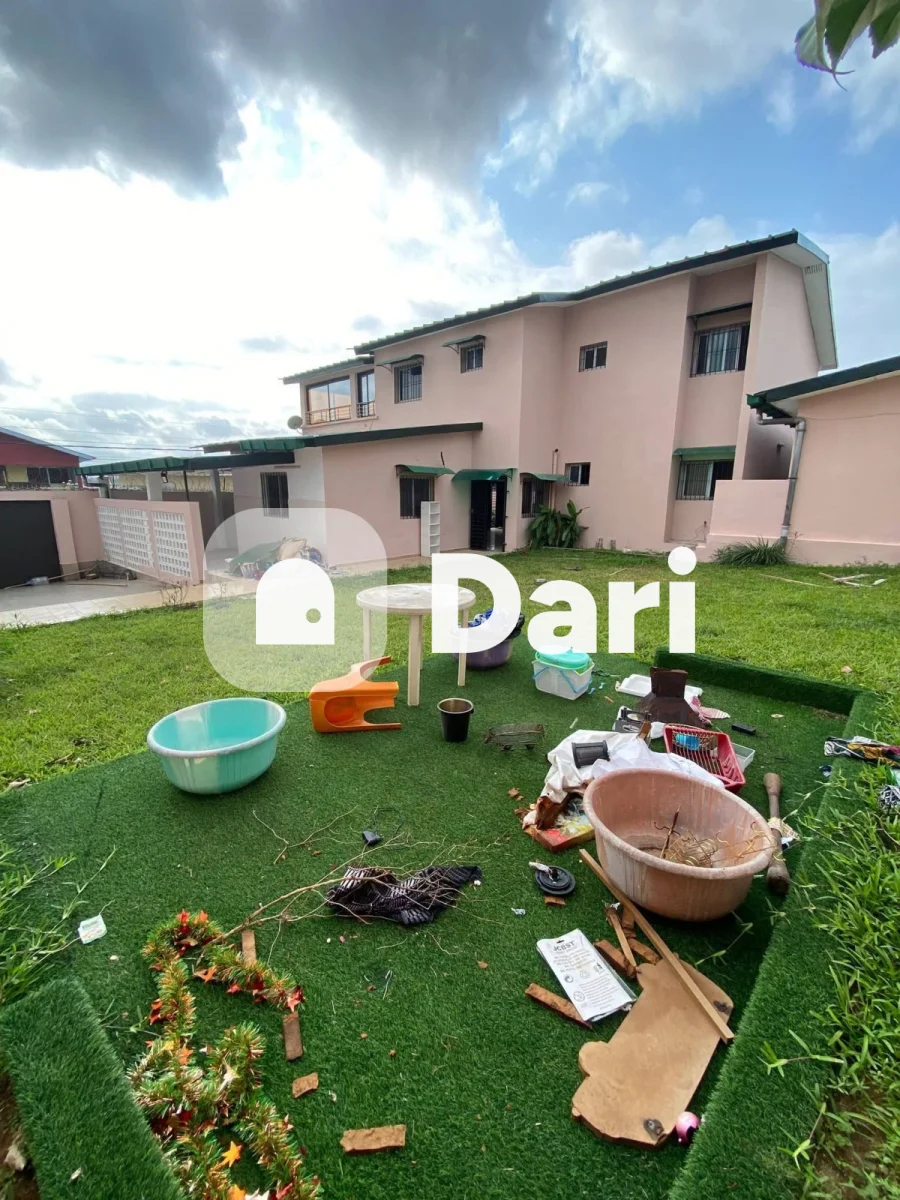 Villa duplex 8 pièces avec dépendances à Cité du Bonheur