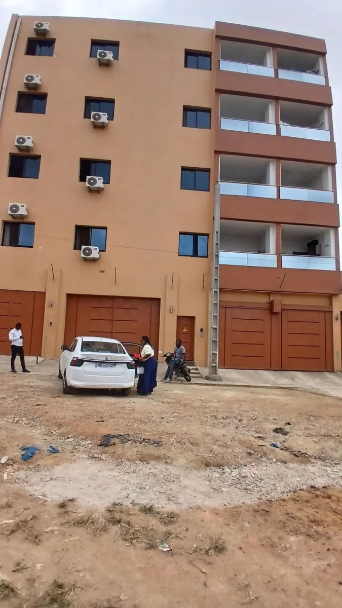 Appartement 4 pièces avec ascenseur à Bingerville