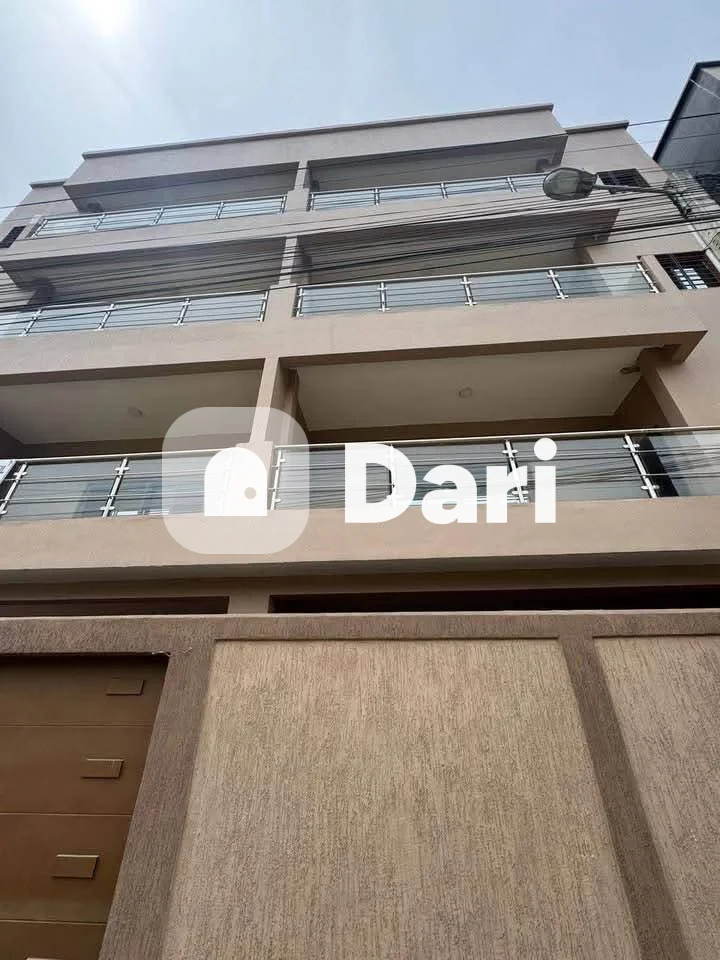 Appartement 4 pièces au 1er étage avec balcon à Plateau — photo 1