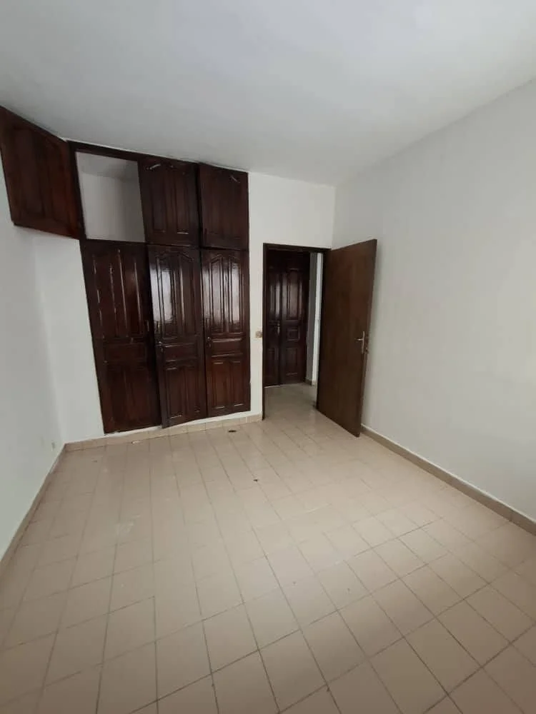 Villa duplex 7 pièces à Cocody Angré Cité Arafat