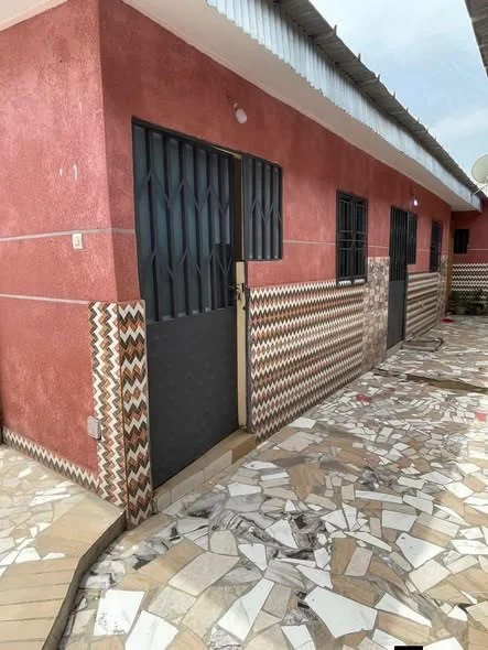 Studio à louer à 8 Kilo, Bonoua