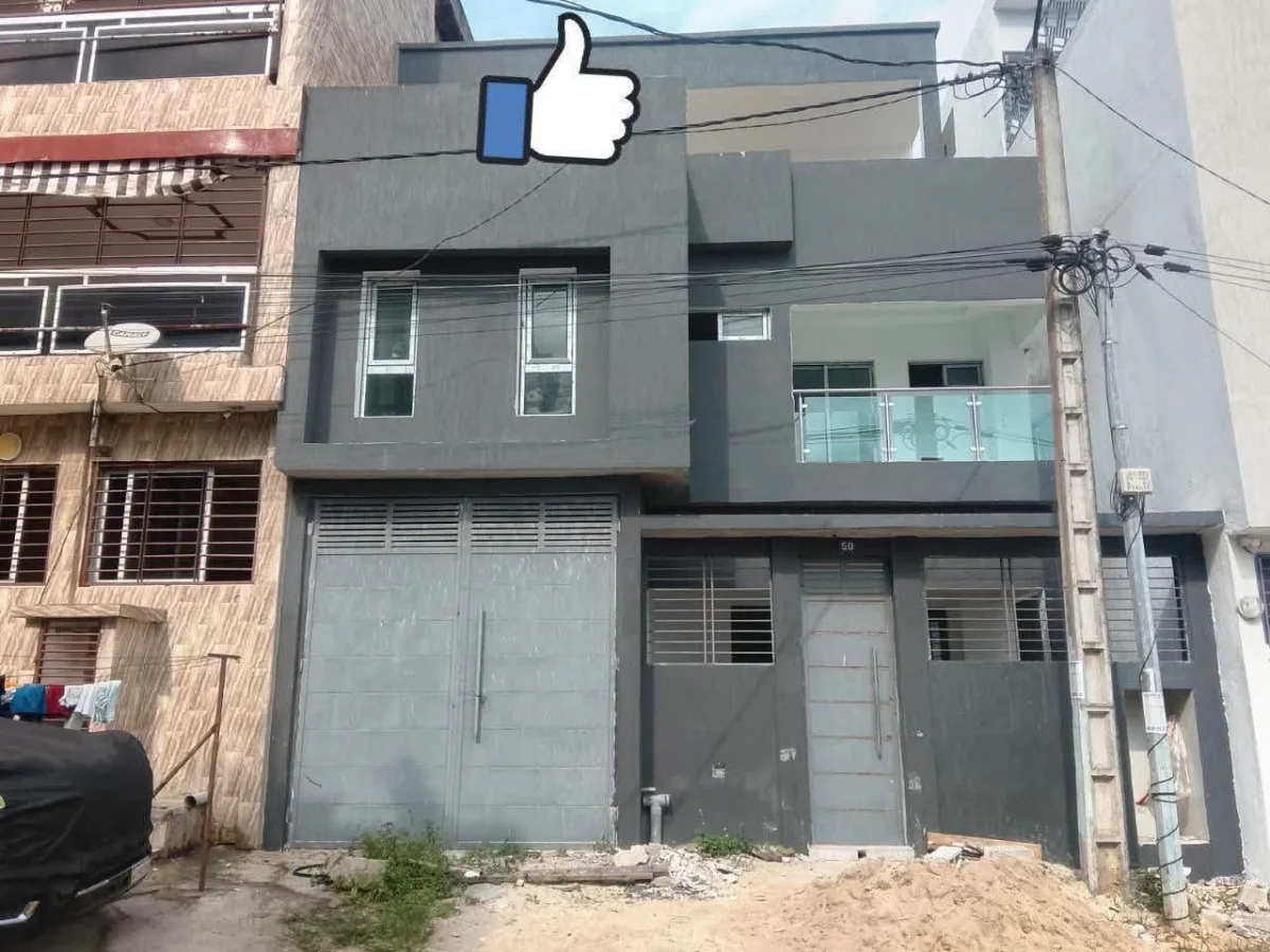 Triplex 5 pièces à Abatta près Cité Oribat