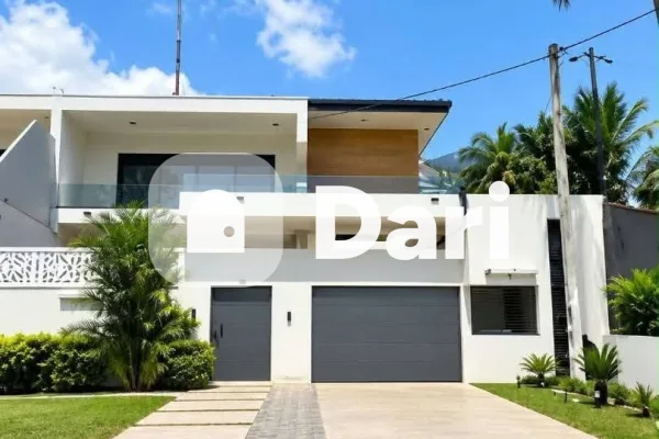 Villa triplex 10 pièces avec piscine à Cocody Centre