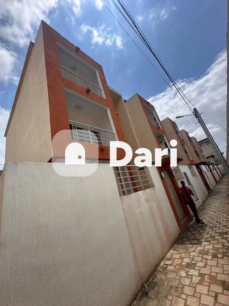 Villas en location dans diverses zones d'Abidjan — photo 1