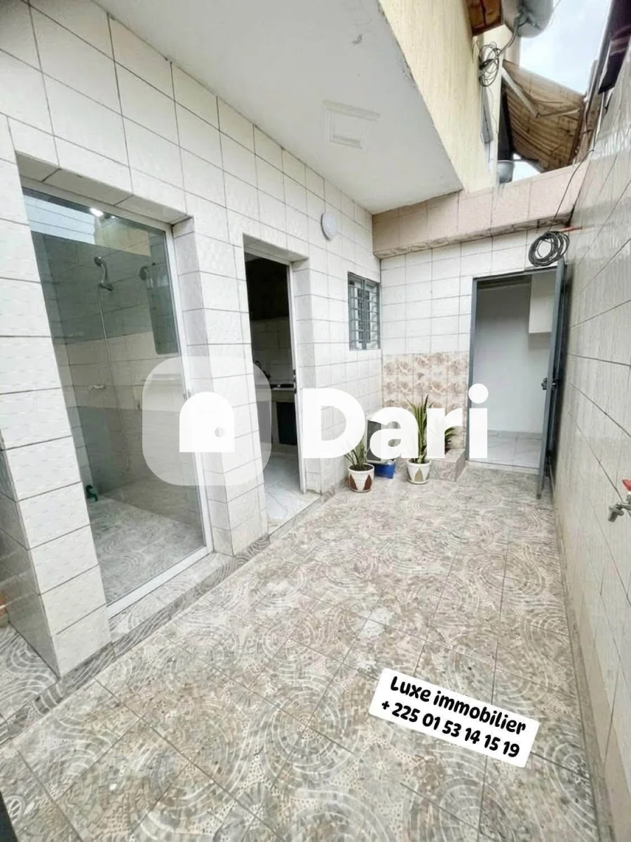 Mini villa 4 pièces à Cocody Angré — photo 2