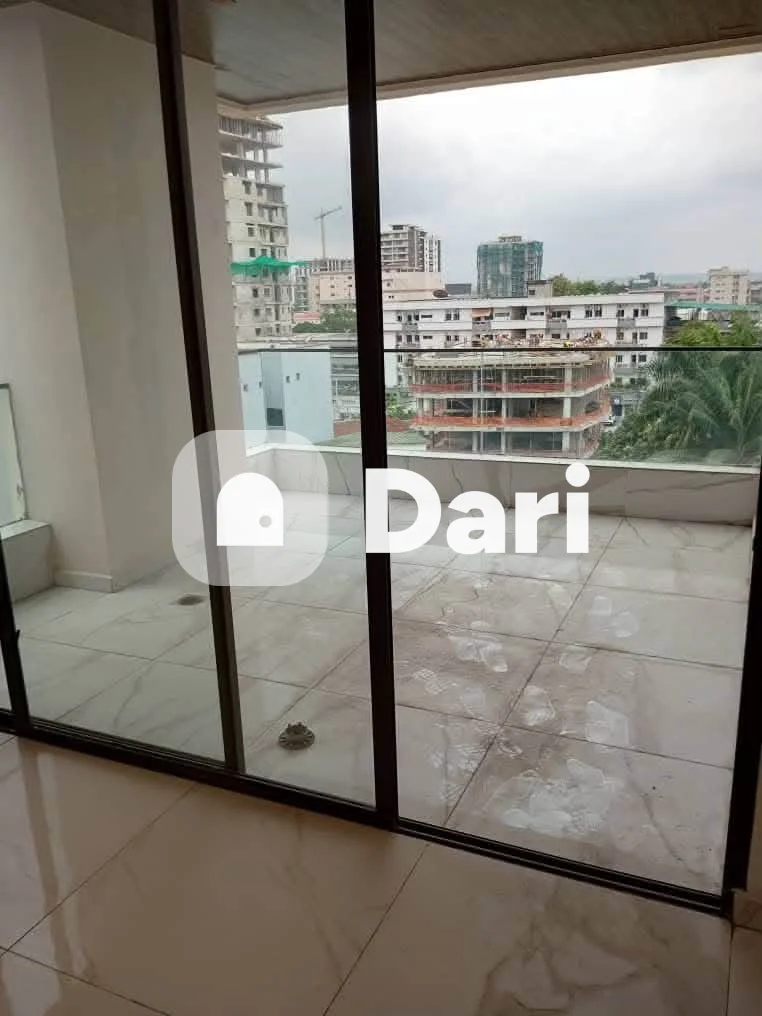 Appartement 4 pièces à Marcory Zone 4 — photo 1