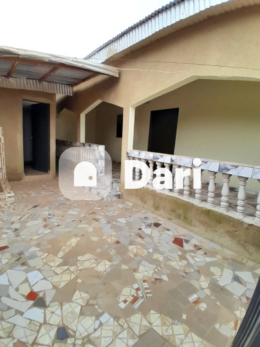 Maison 3 pièces à Korhogo, Cité Gbon — photo 1