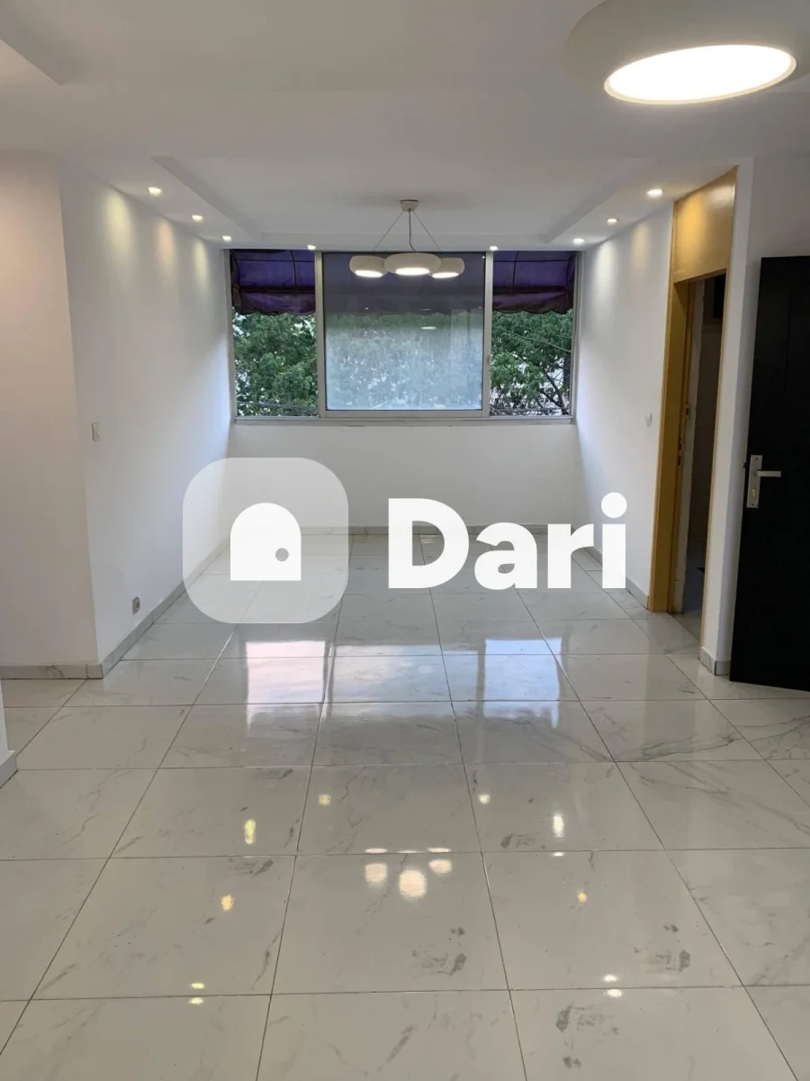 Appartement 4 pièces au rez-de-chaussée à Treichville Arass — photo 2