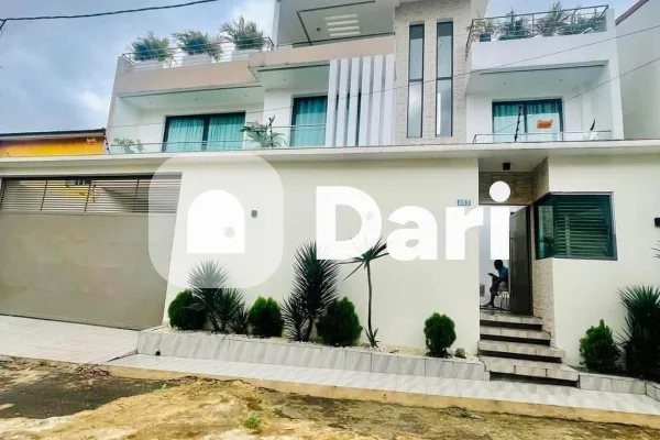 Triplex F6 meublé avec piscine à Cocody Riviera Saint Viateur