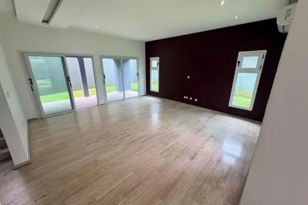 Villa duplex 6 pièces avec piscine aux Deux-Plateaux 7e tranche