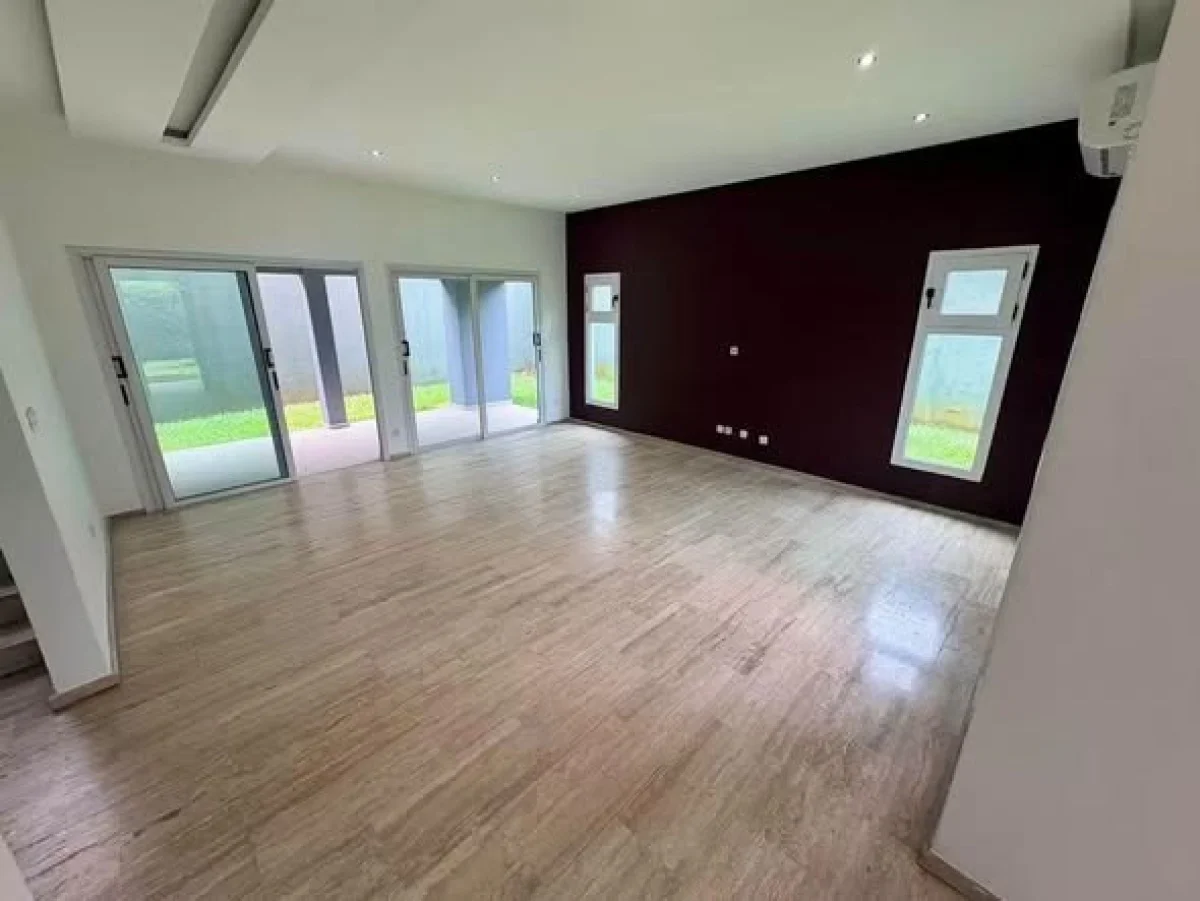 Villa duplex 6 pièces avec piscine aux Deux-Plateaux 7e tranche