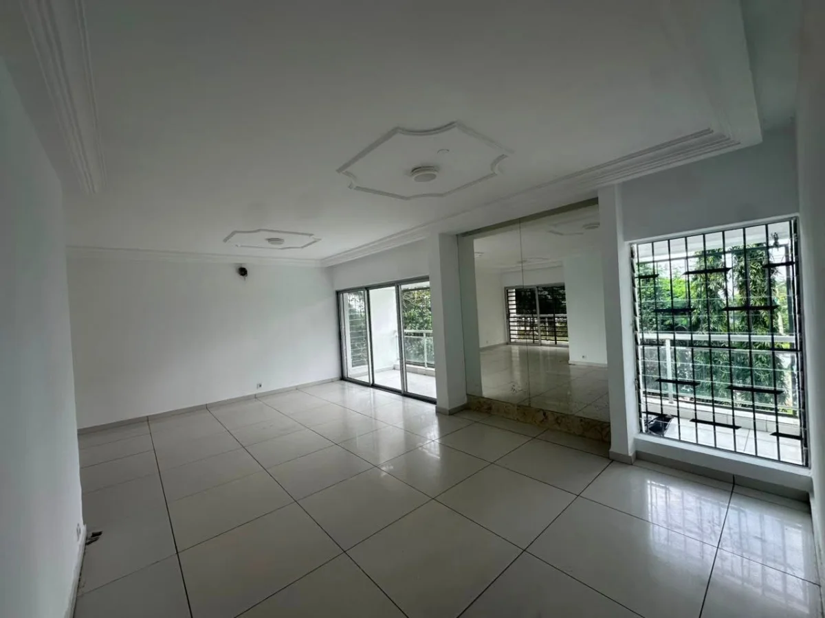Appartement 5 pièces à Riviera Golf 1
