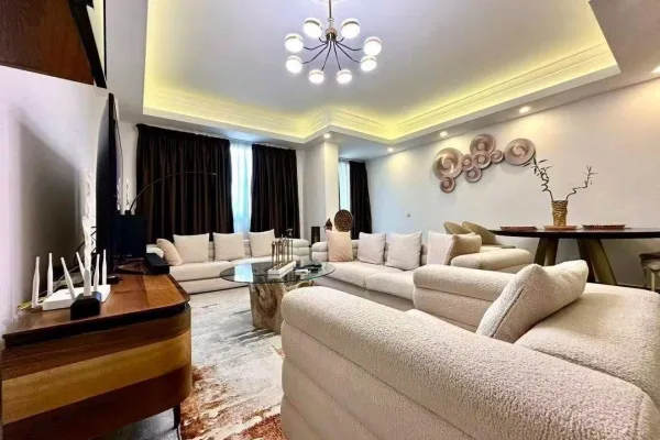 Appartement 4 pièces meublé avec piscine à Marcory Zone 4