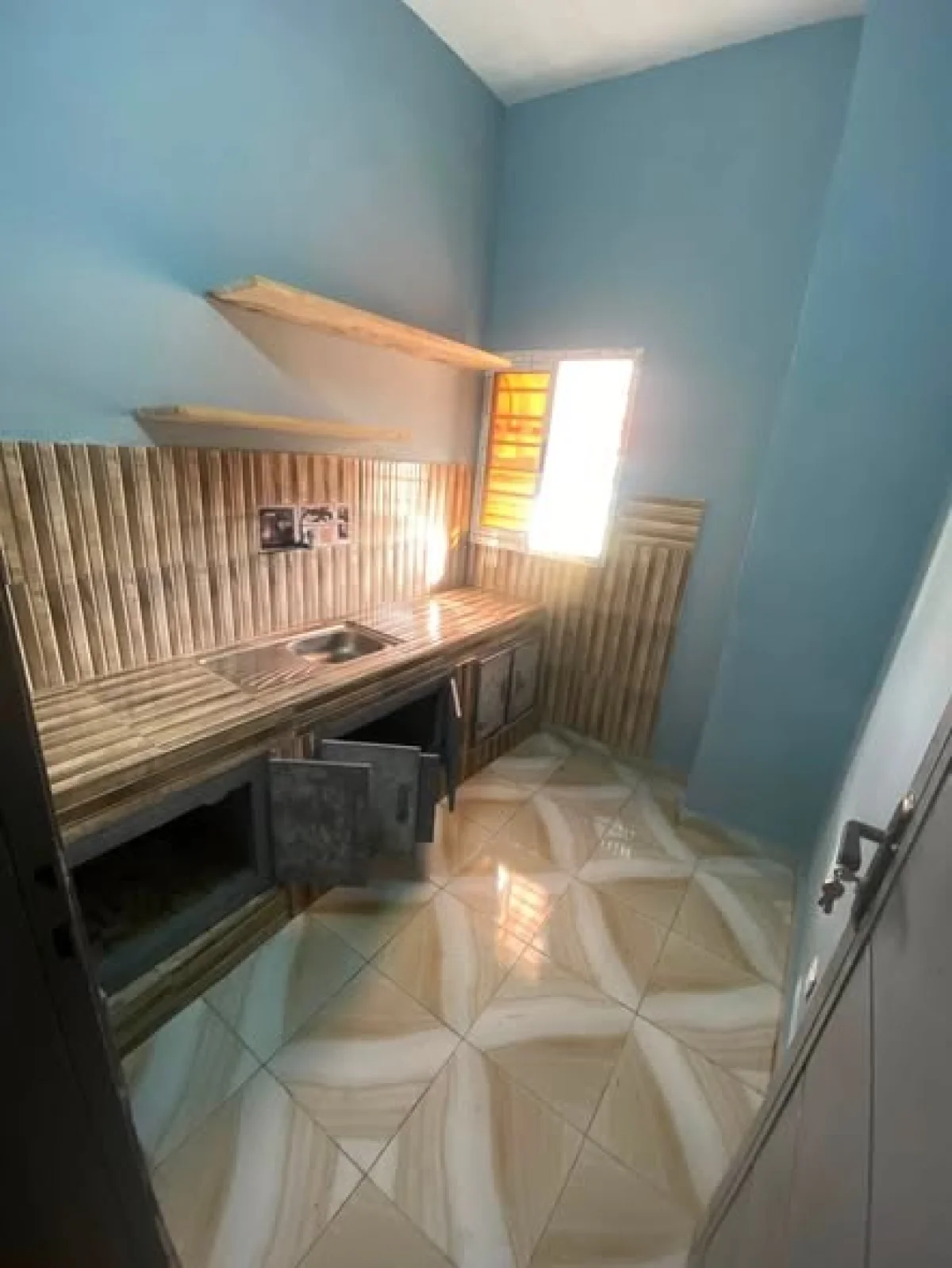 Studio américain meublé à Bingerville Adjin