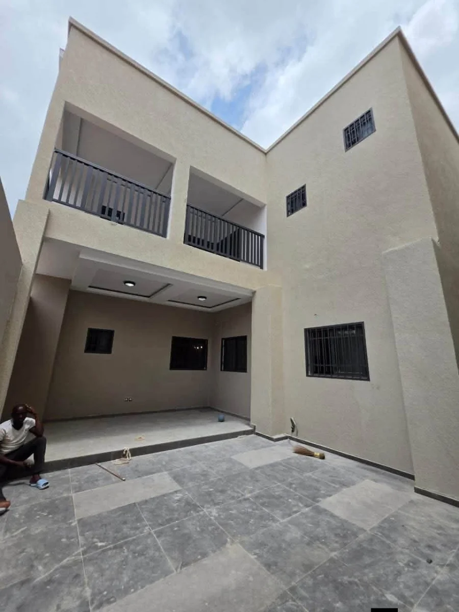 Villa triplex 9 pièces à Bingerville Akandje