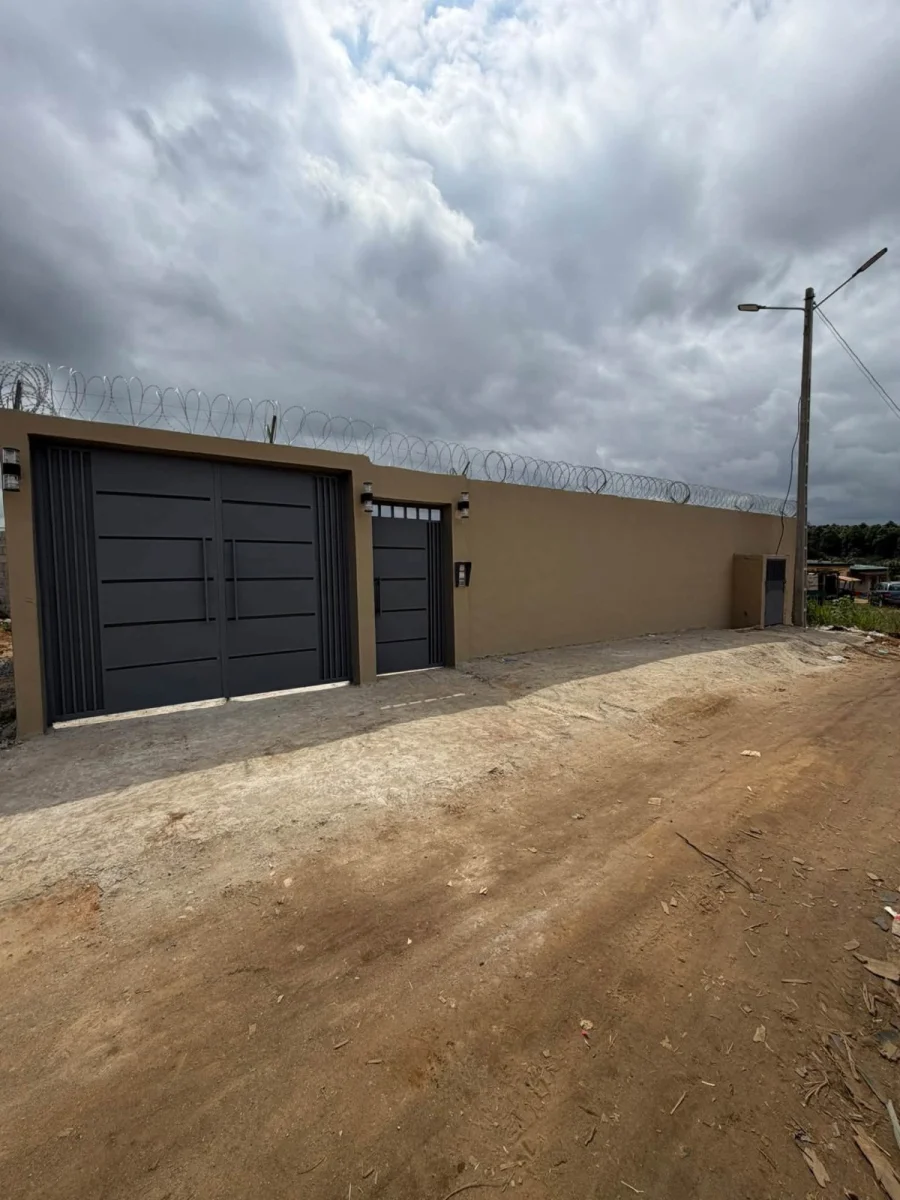 Villa 4 pièces à Yopougon, route de la prison civile