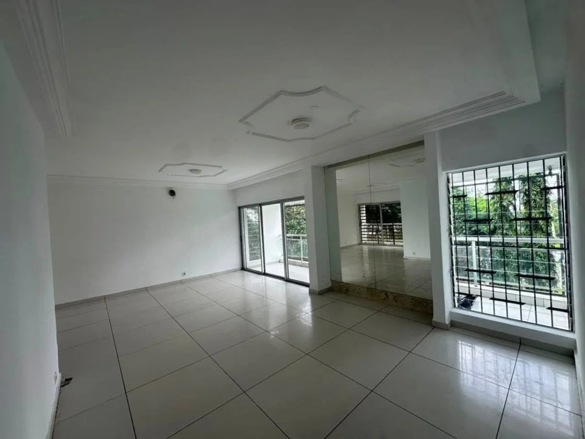 Appartement 5 pièces à Riviera Golf 1