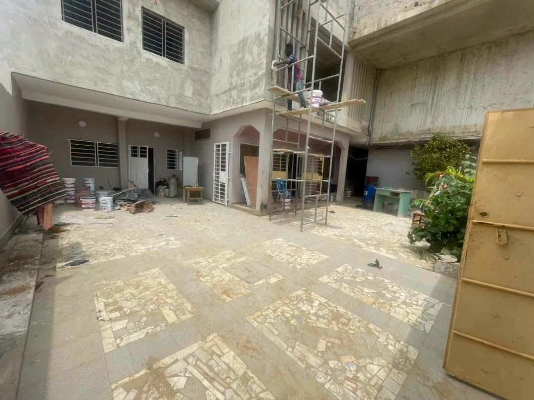 Duplex 9 pièces à Faya Cité