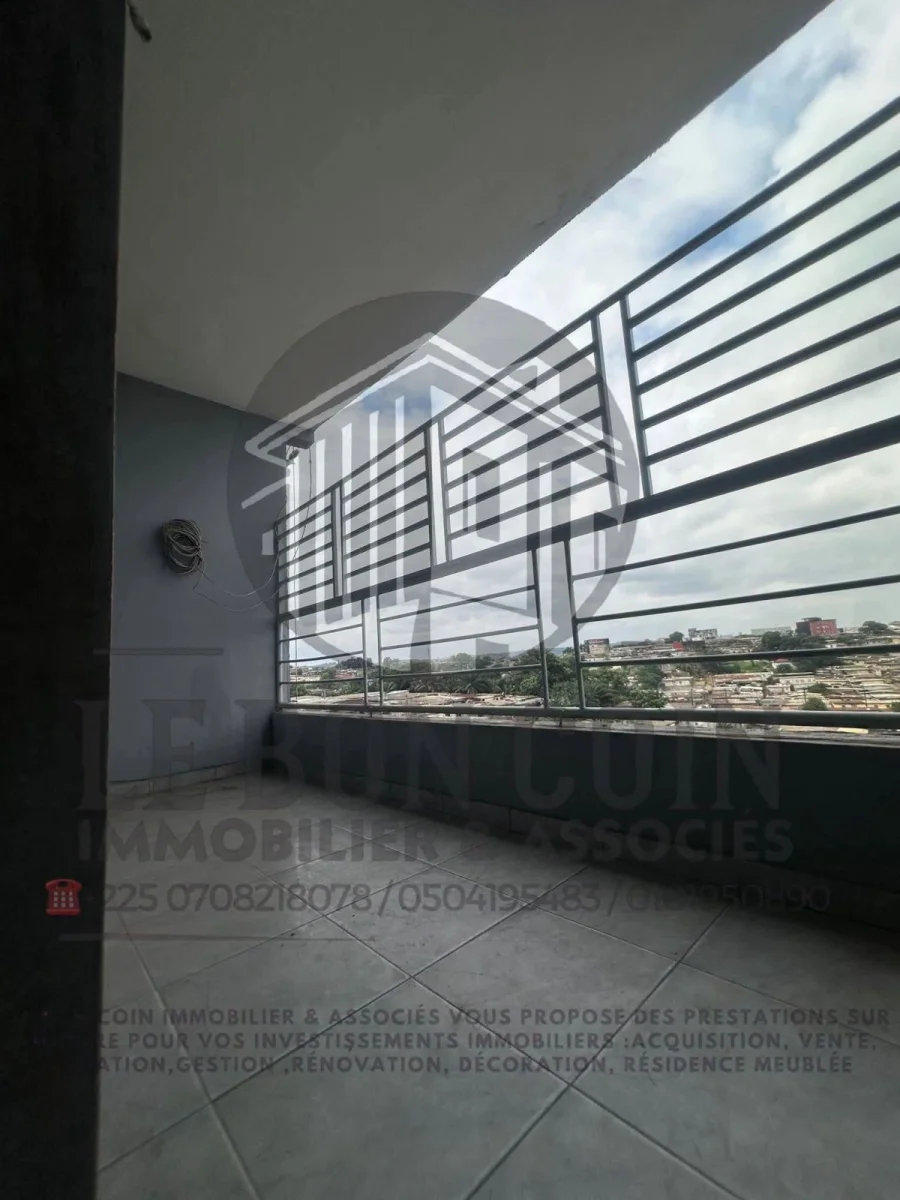 Appartement 4 pièces à Yopougon Segbé