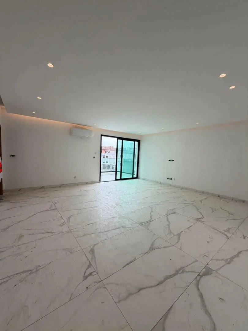 Appartement 4 pièces neuf avec ascenseur à Cocody Riviera